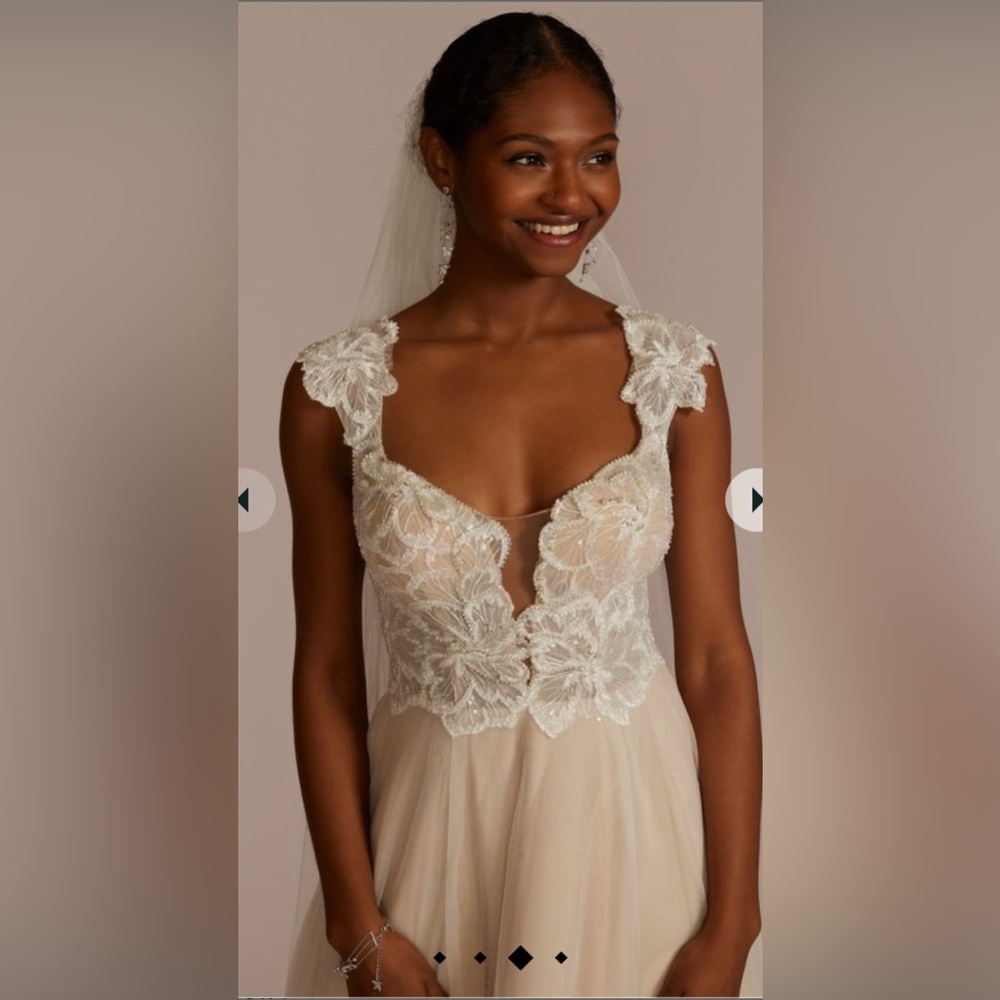 BRAND NEW David’s Bridal wedding dress floral appliqué